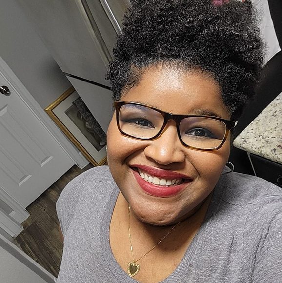 Meet your Posher, Jennifer - Picture 1 of 1